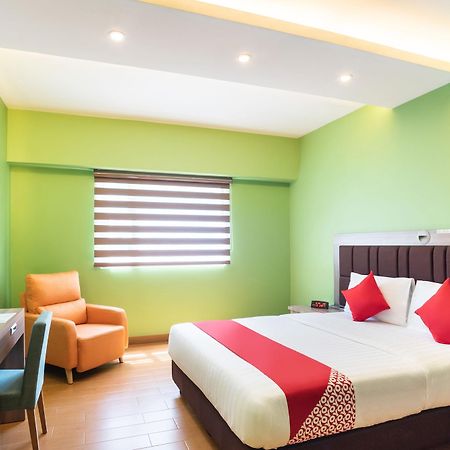 Oyo 196 Destiny Hotel Makati City Exterior photo