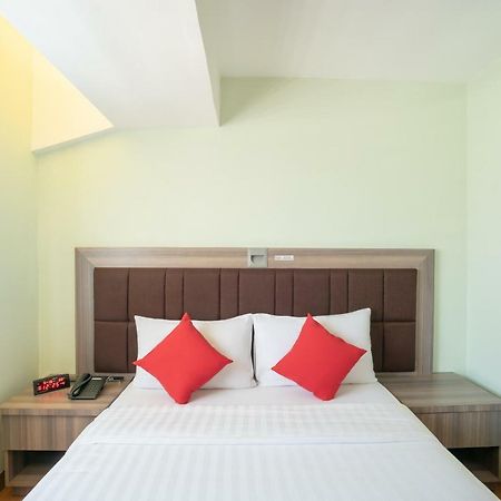 Oyo 196 Destiny Hotel Makati City Exterior photo
