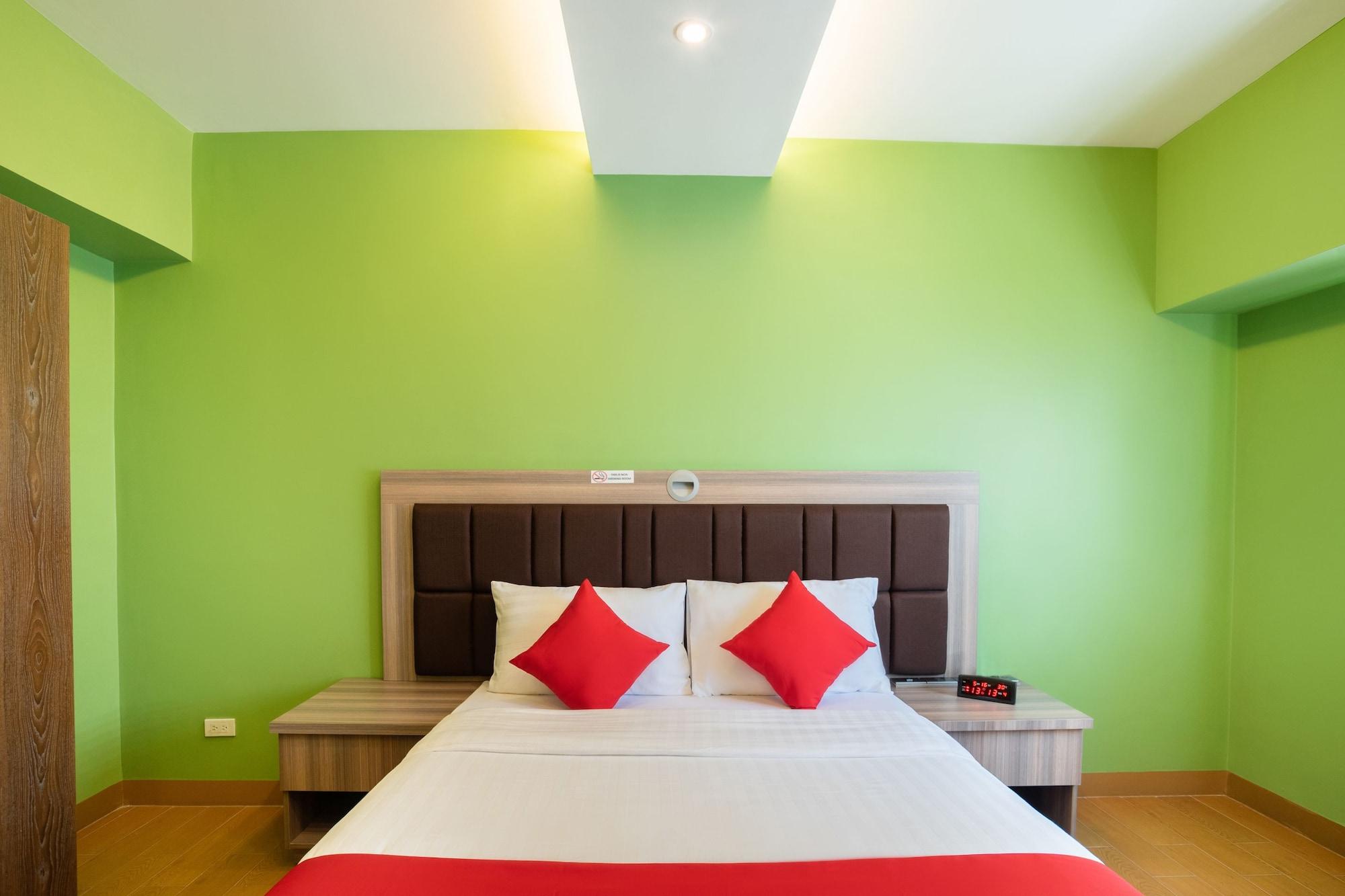 Oyo 196 Destiny Hotel Makati City Exterior photo