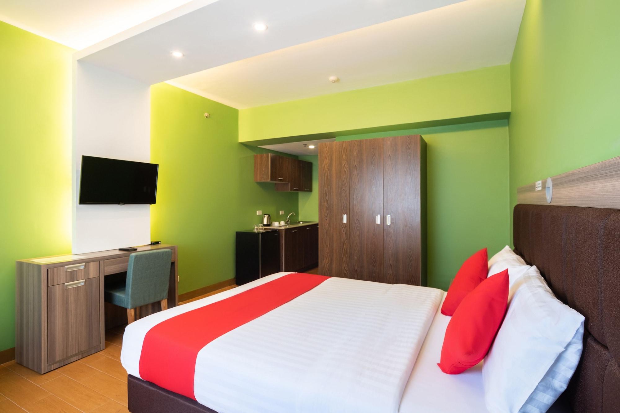 Oyo 196 Destiny Hotel Makati City Exterior photo