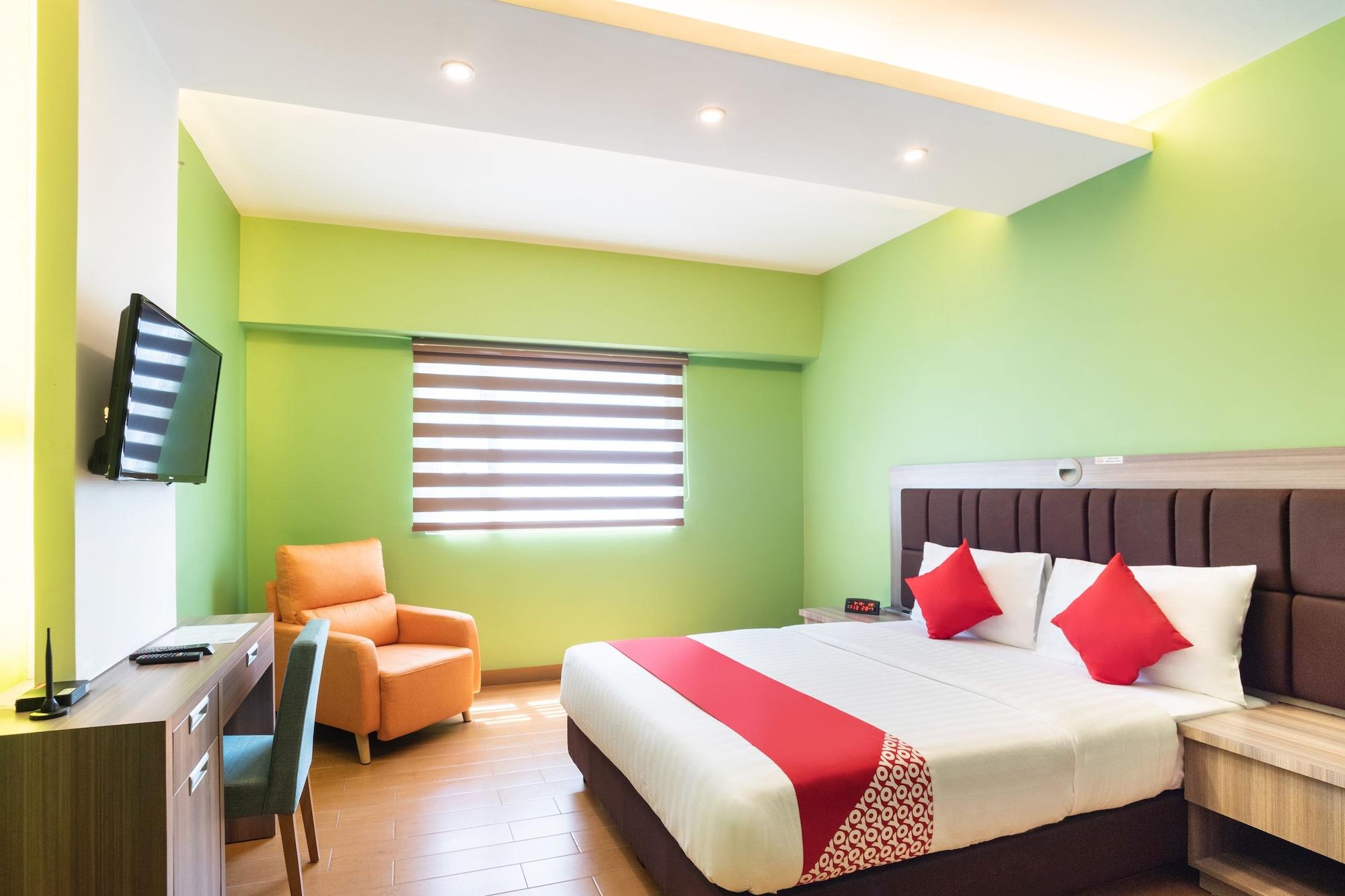 Oyo 196 Destiny Hotel Makati City Exterior photo