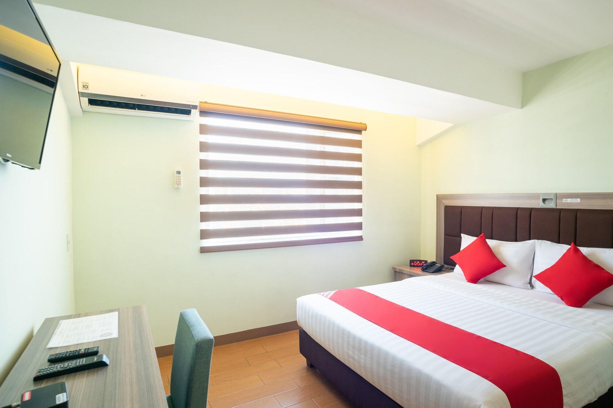 Oyo 196 Destiny Hotel Makati City Exterior photo