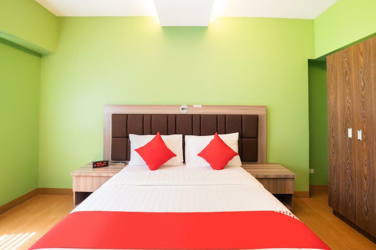 Oyo 196 Destiny Hotel Makati City Exterior photo