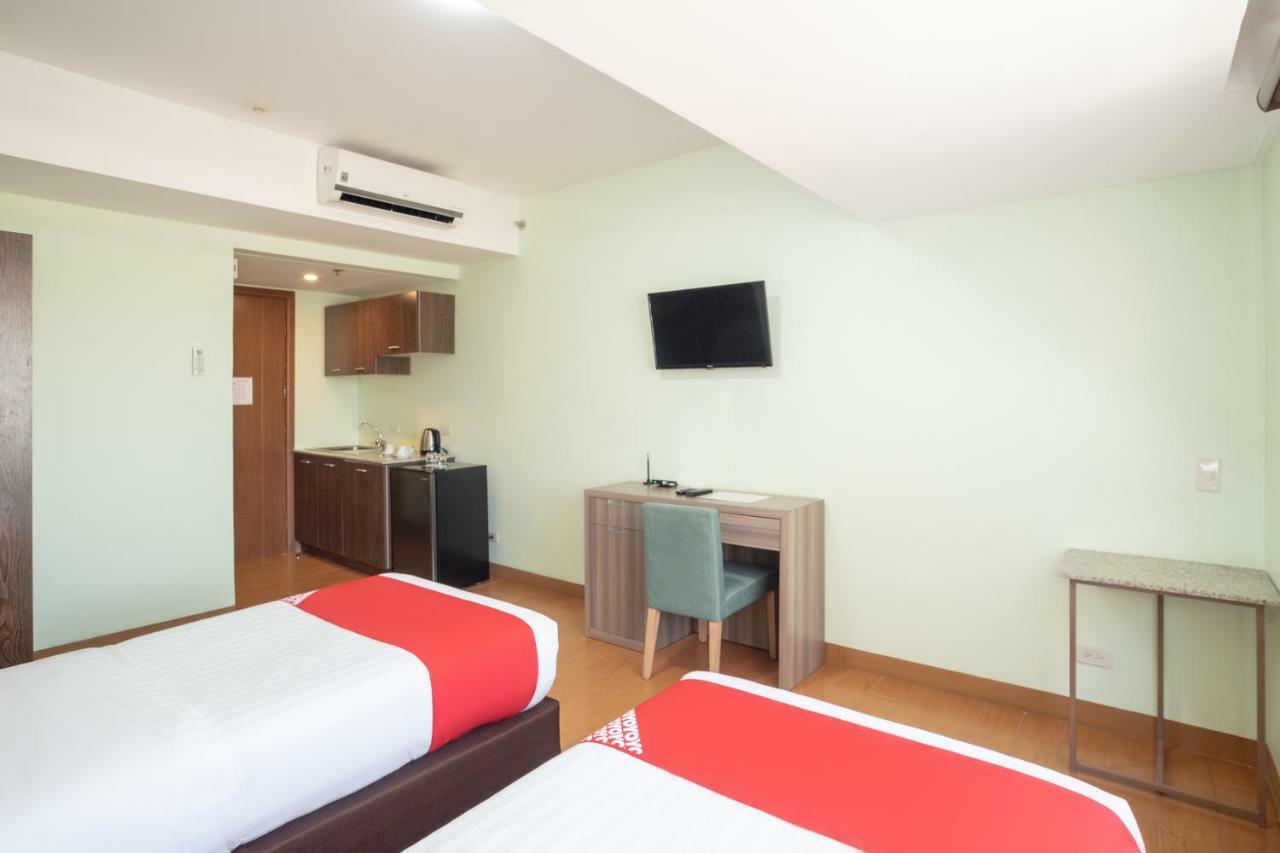 Oyo 196 Destiny Hotel Makati City Exterior photo