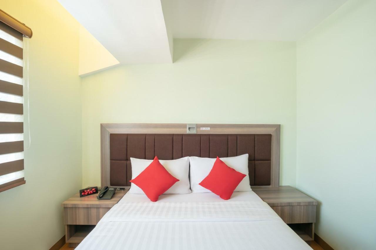 Oyo 196 Destiny Hotel Makati City Exterior photo