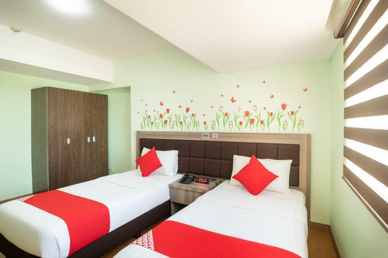 Oyo 196 Destiny Hotel Makati City Exterior photo